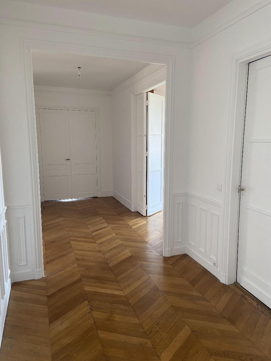 Appartement a louer  - 7 pièce(s) - 259.17 m2 - Surfyn