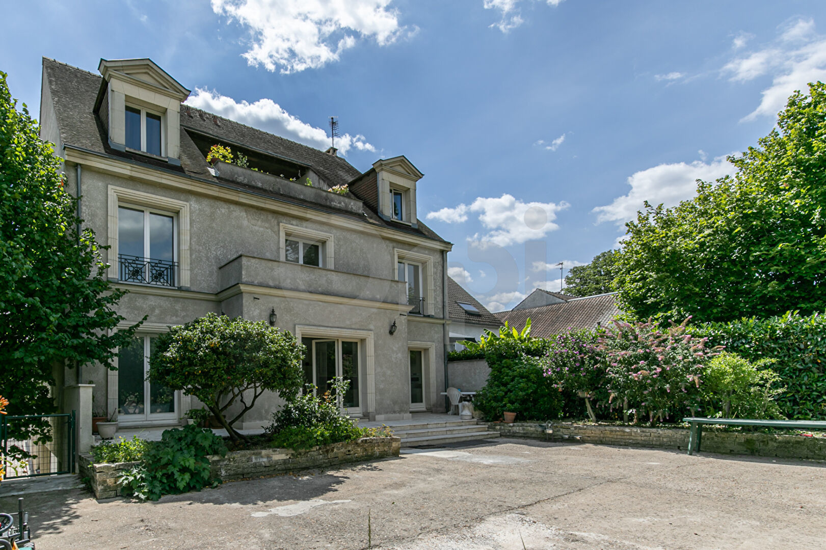 Maison 10 pièces 320 m² Brou-sur-Chantereine