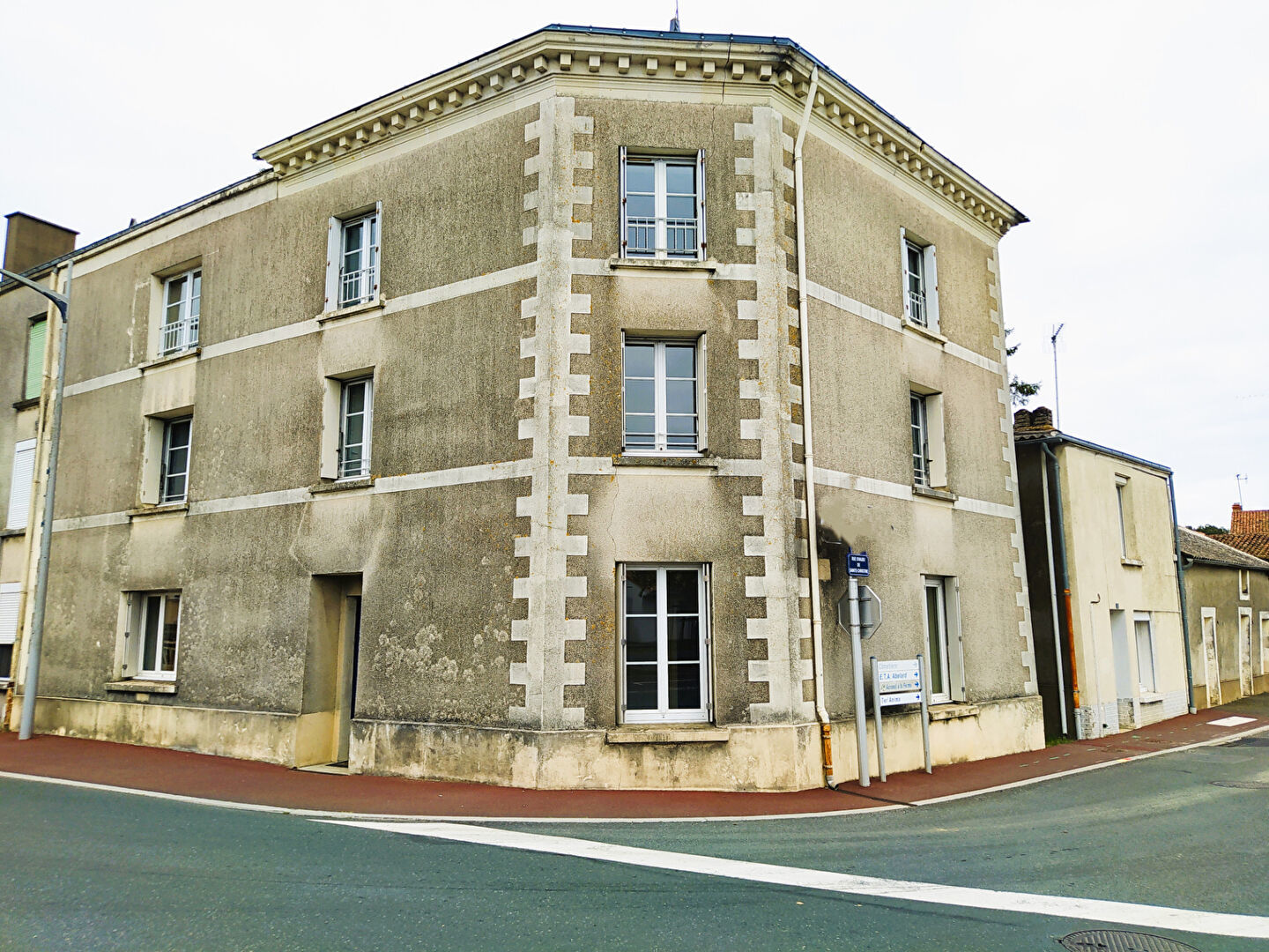 Maison 10 pièces 210 m² Saint-Georges-des-Gardes
