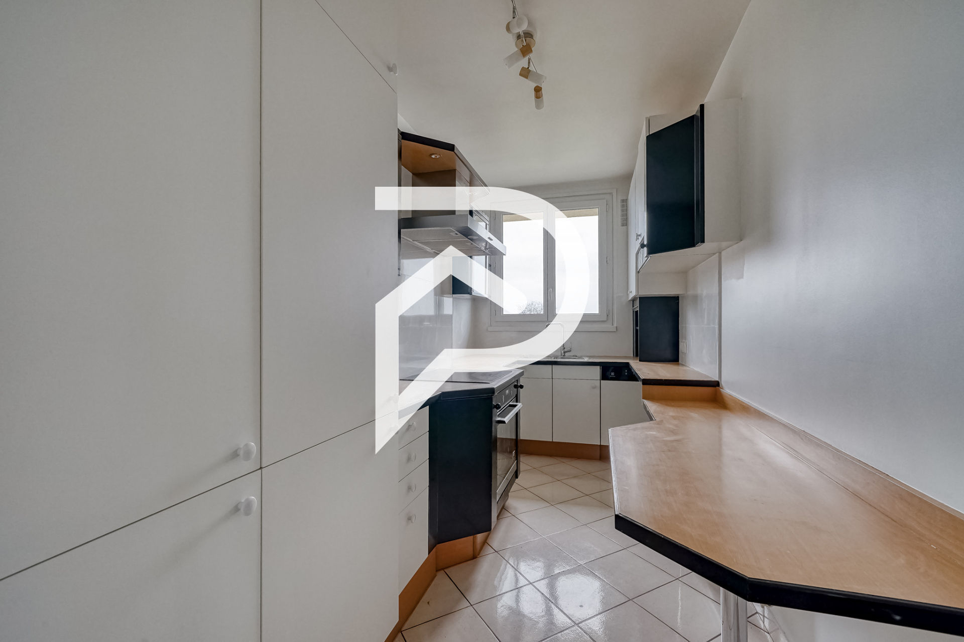 Appartement a louer  - 5 pièce(s) - 105.34 m2 - Surfyn