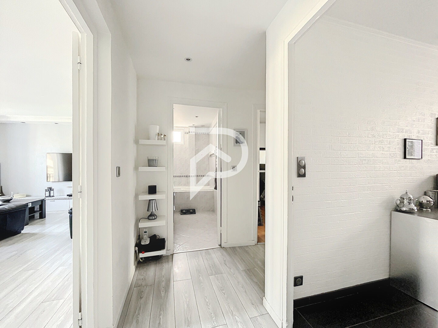 Appartement a louer courbevoie - 4 pièce(s) - 87 m2 - Surfyn