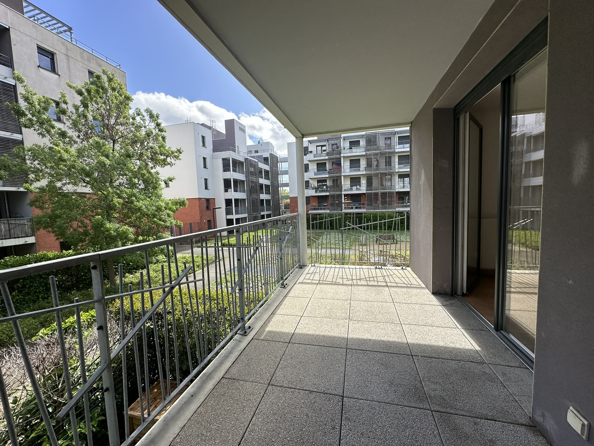 En exclusivité - A vendre - Appartement T3 en étage de 5960 m2 - Spacieux balcon et vue sur jardin plein Sud (3 pièces, 60 m²)